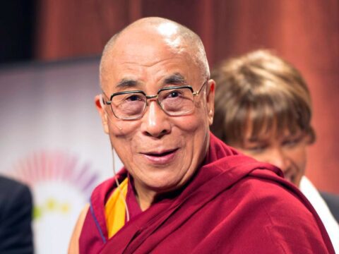Mi köze a Dalai Lámának Epsteinhez?