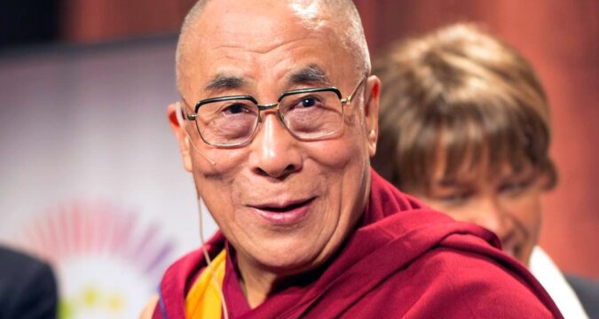 Mi köze a Dalai Lámának Epsteinhez?