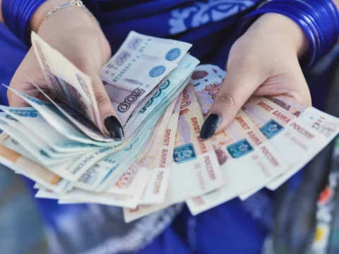 Az oroszok elkezdték kivenni a pénzt a bankokból