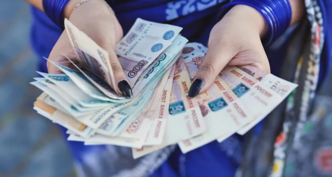 Az oroszok elkezdték kivenni a pénzt a bankokból