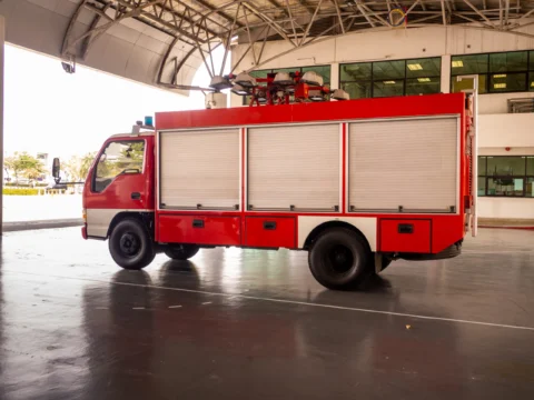Miért pirosak a tűzoltóautók?