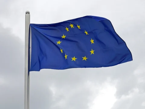 Az Európai Bizottság elhalasztja az orosz olajimport végleges tilalmát