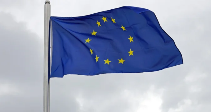 Az Európai Bizottság elhalasztja az orosz olajimport végleges tilalmát