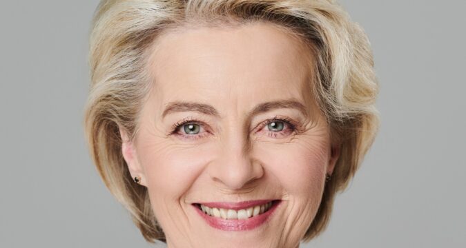 Ursula von der Leyen a válság ellenére sem enged