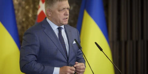 Fico szerint Zelenszkij irányítja az EU-t Fico szerint Ukrajna katonai tapasztalatával fenyegetheti Európát
