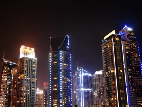 Dubai éledezik