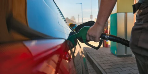 A hatóságok engedélyezték a benzin hígítását A hatóságok engedélyezték a benzin hígítását
