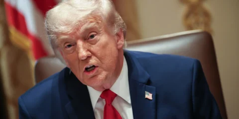 Trump elmondta, meddig tarthat a Hormuz blokádja Trump megfenyegetett egy Iránhoz közel álló országot