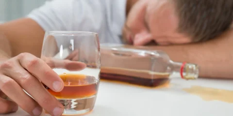 Nem csak a napi ivás számít: az alkoholizmus jelei Nem csak a napi ivás számít: az alkoholizmus jelei