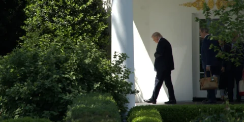 Trump elfogadhatatlannak nevezte Irán új békejavaslatát A Fehér Ház egy kubai katonai művelet forgatókönyveit vizsgálja