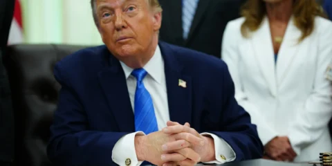 Trump memorandumot írt alá Iránnal Trump titkos iráni olajműveletekről beszélt