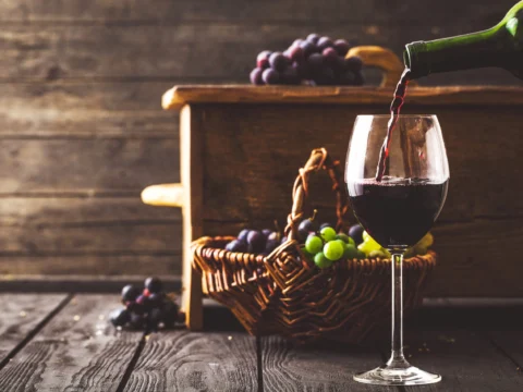 Kinek nem szabad még kis mennyiségű alkoholt sem fogyasztania?