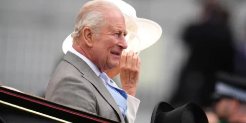 Letaszították a trónról III. Károly királyt A Buckingham-palota először hozza nyilvánosságra III. Károly jövedelmi adatait