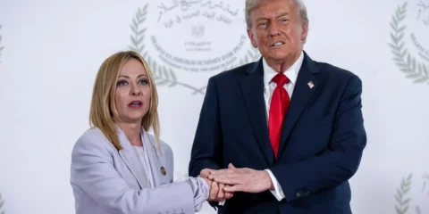 Meloni két szóval jellemezte a Trumppal való kapcsolatát Trump megnevezte a Melonival való kapcsolat megromlásának okát