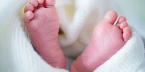 Egy ápolónő ellopott egy újszülött csecsemőt Egy ápolónő ellopott egy újszülött csecsemőt