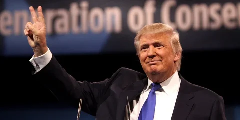 Trump megmentette Európát és az Egyesült Államokat? Kifütyülték Trumpot