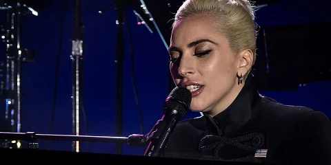 Különleges jelentéssel bíró nevet kapott Lady Gaga kislánya Különleges jelentéssel bíró nevet kapott Lady Gaga kislánya